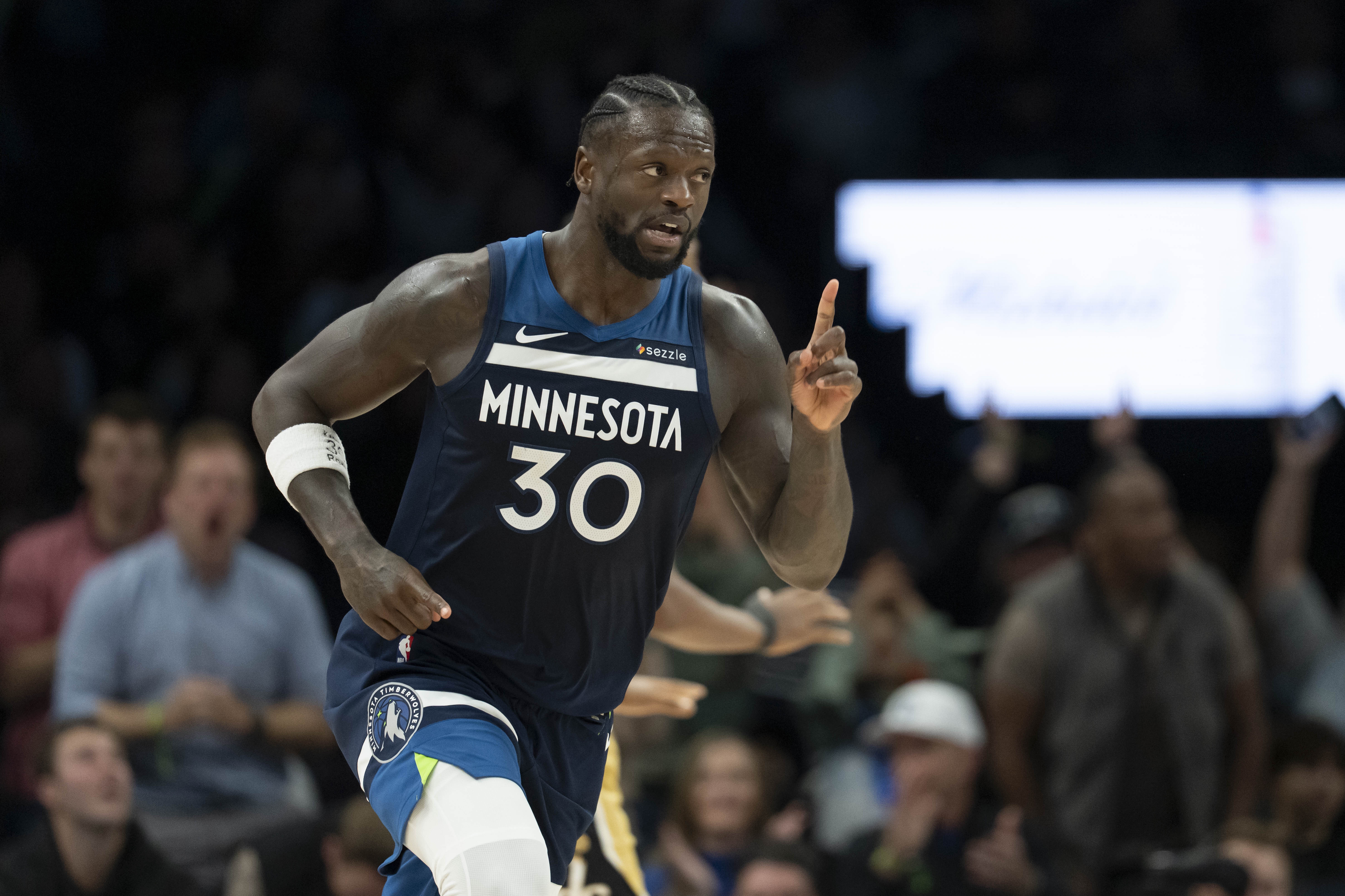 九游娱乐app-带队赢球！兰德尔14中9砍全场最高24分 三分4中3&amp;没有失误